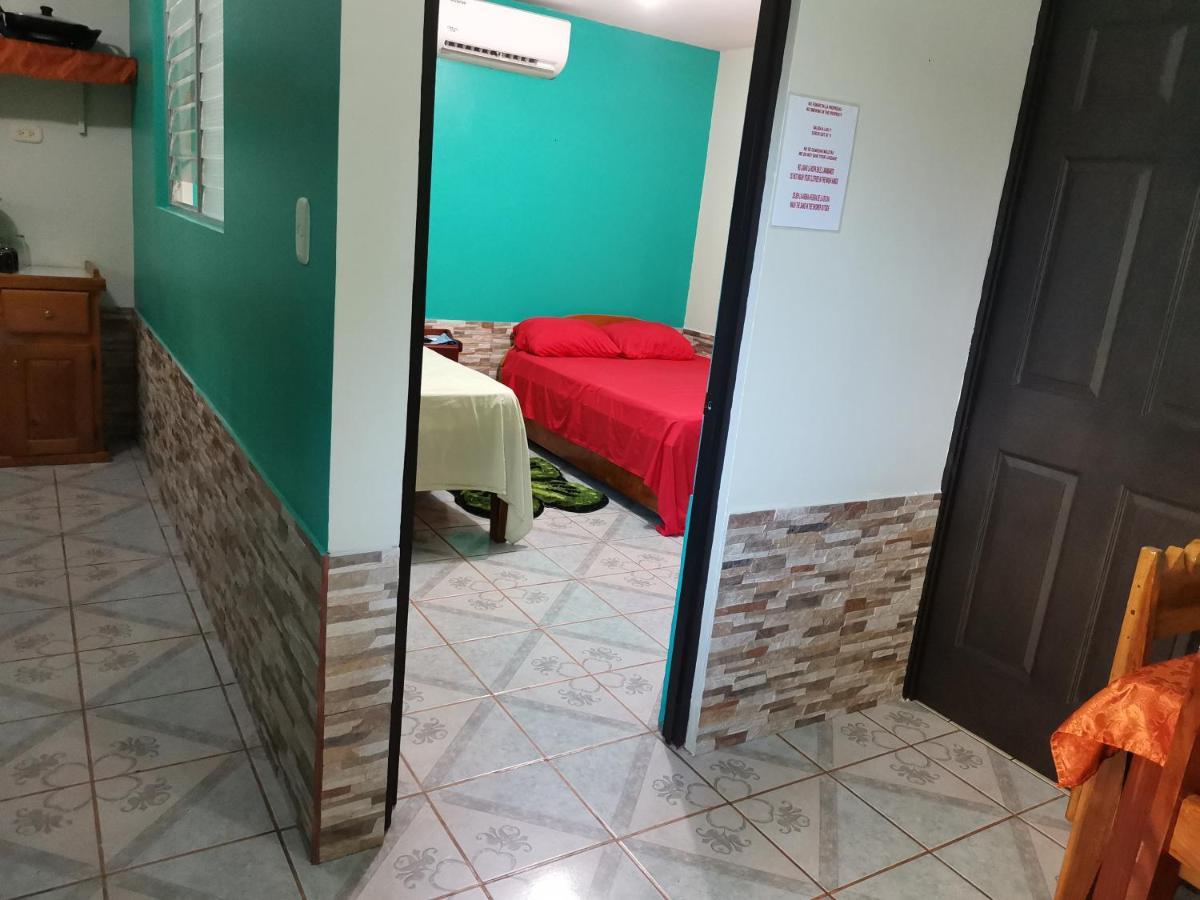 Cabinas Mitchaelle'S Puerto Viejo de Talamanca Exterior foto